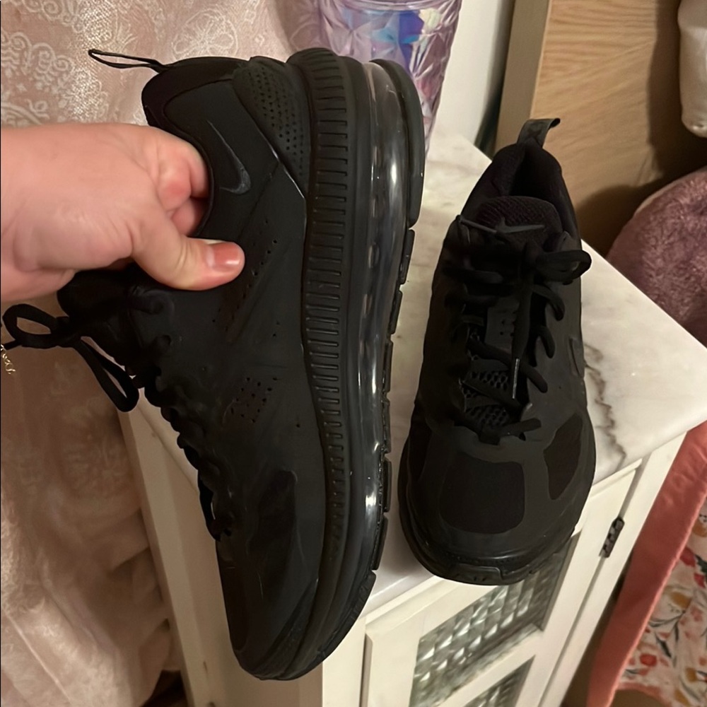 Nike air max genome Athletic Shoes with Streamlined Design.  lighty used. - Picture 3 of 8